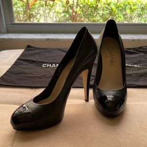 AUTHENTIC Chanel classic black pumps - size 39.5